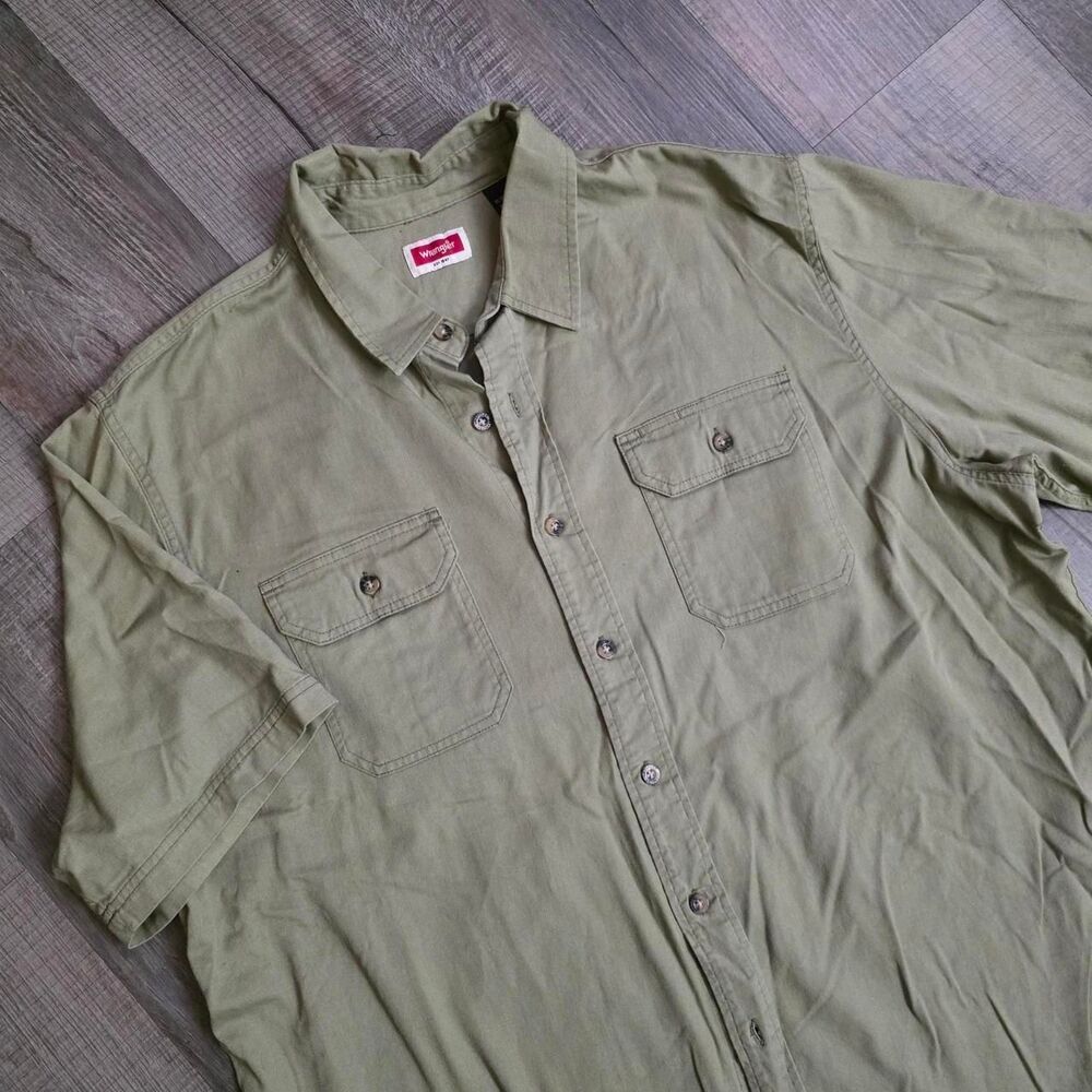 Wrangler Men's Khaki Button Down Shirt